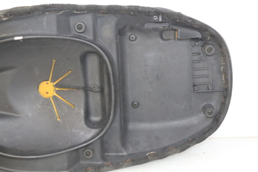 photo de SIEDZENIE PIAGGIO FLY 2T 50 (2004 - 2017) - Struktura - zbliżenie