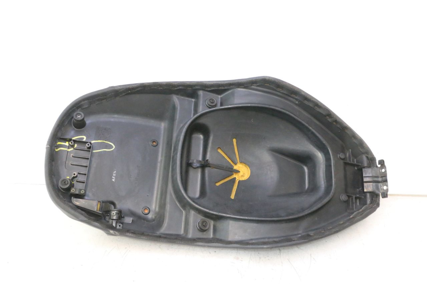 photo de SIEDZENIE PIAGGIO FLY 2T 50 (2004 - 2017) - Widok z bliska