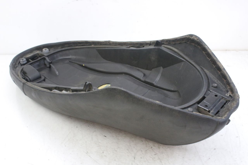 photo de SIEDZENIE PIAGGIO FLY 4T 50 (2013 - 2017) - Inny kąt widzenia