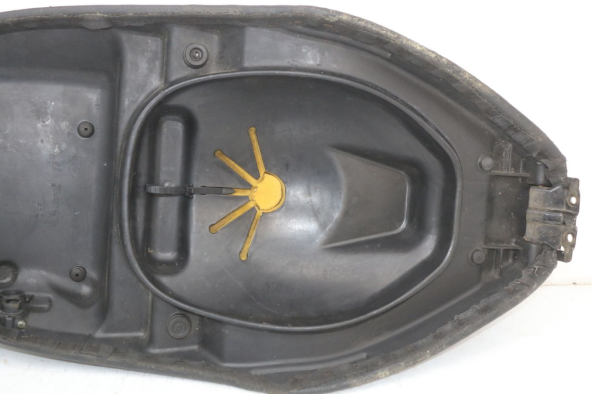 photo de SIEDZENIE PIAGGIO FLY 4T 50 (2004 - 2010) - Oznaczenia i referencje