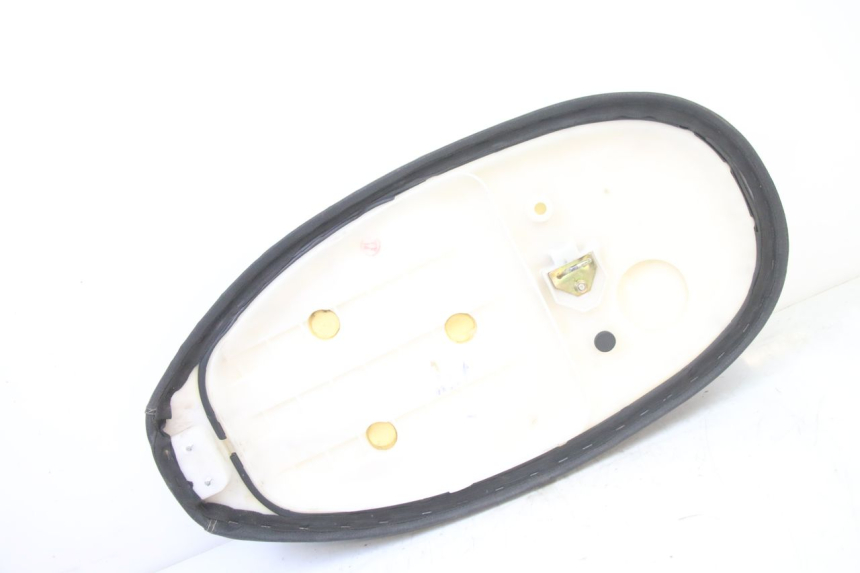 photo de SIEDZENIE VENESI FLY RETRO 4T 50 (2020 - 2025) - Punkty mocowania