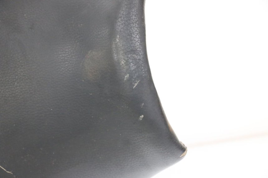 photo de SIEDZENIE HYOSUNG GF 125 (2001 - 2005) - Zbliżenie komponentów