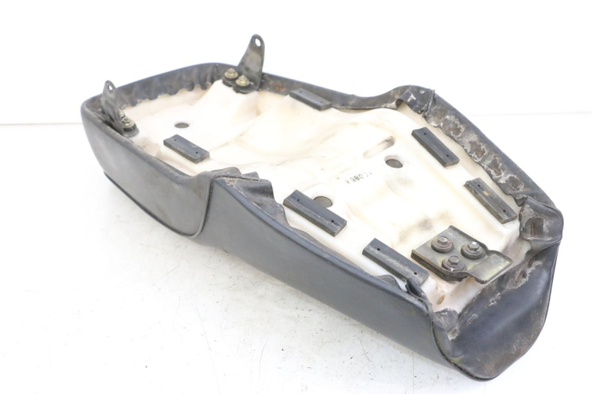 photo de SIEDZENIE SUZUKI GN 125 (1997 - 2000) - Inny kąt widzenia