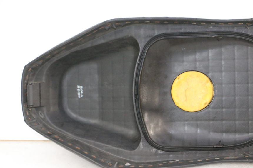 photo de SIEDZENIE DAELIM HISTORY 125 (2001 - 2002) - Widok z bliska