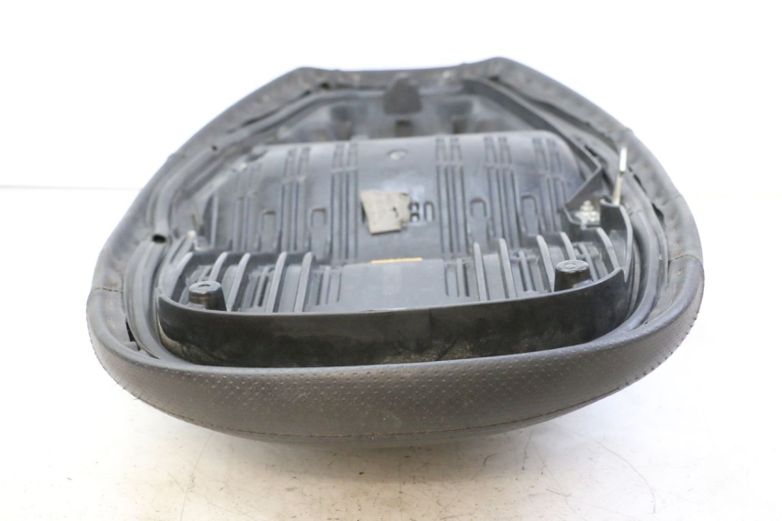 photo de SIEDZENIE HONDA FES S-WING SWING ABS 125 (2007 - 2015) - Szczegóły charakterystyczne