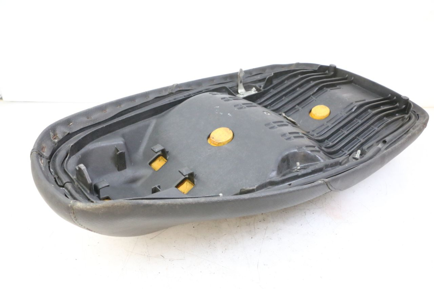 photo de SIEDZENIE HONDA FES S-WING SWING ABS 125 (2007 - 2015) - Widok z bliska