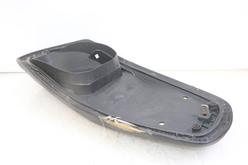 photo de SIEDZENIE SYM JET 14 4T 50 (2018 - 2022) - Stan powierzchni