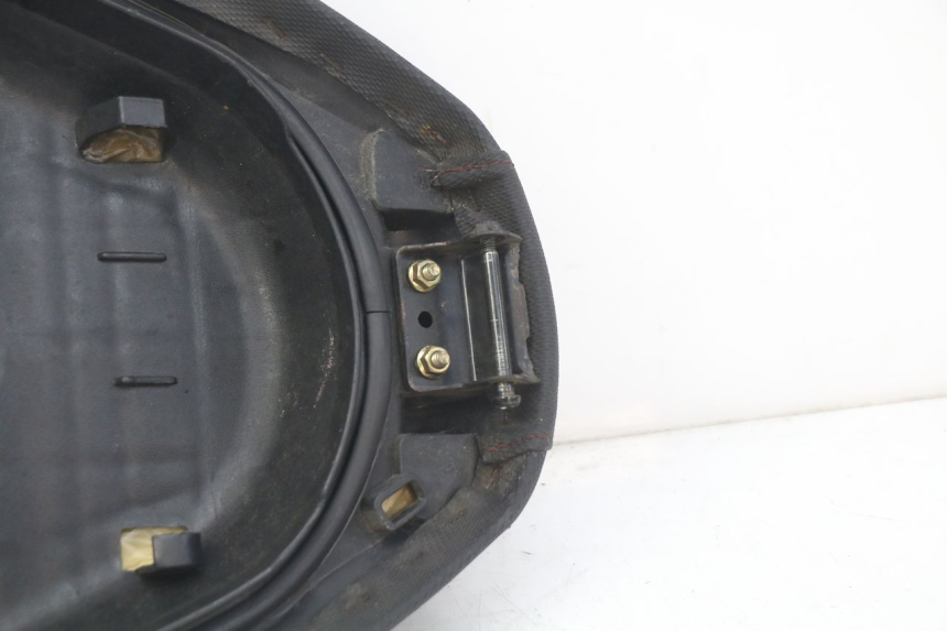 photo de SIEDZENIE SYM JET EURO X 2T 50 (2003 - 2007) - Zoom stanu zużycia