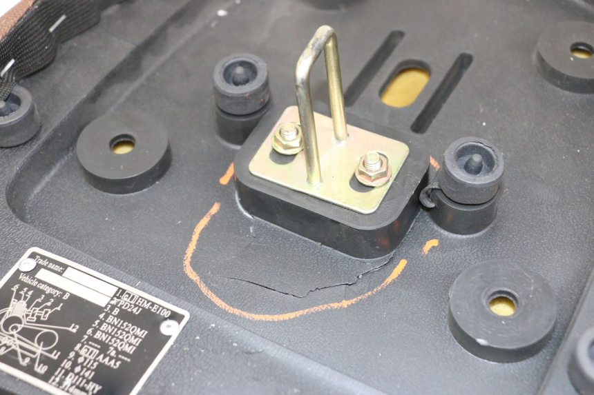 photo de SIEDZENIE JM MOTORS VX 125 (2022 - 2025) - Punkty mocowania