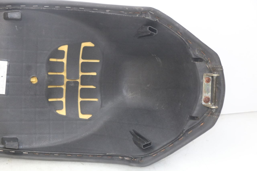 photo de SIEDZENIE PEUGEOT KISBEE 2T 50 (2010 - 2017) - Zbliżenie komponentów