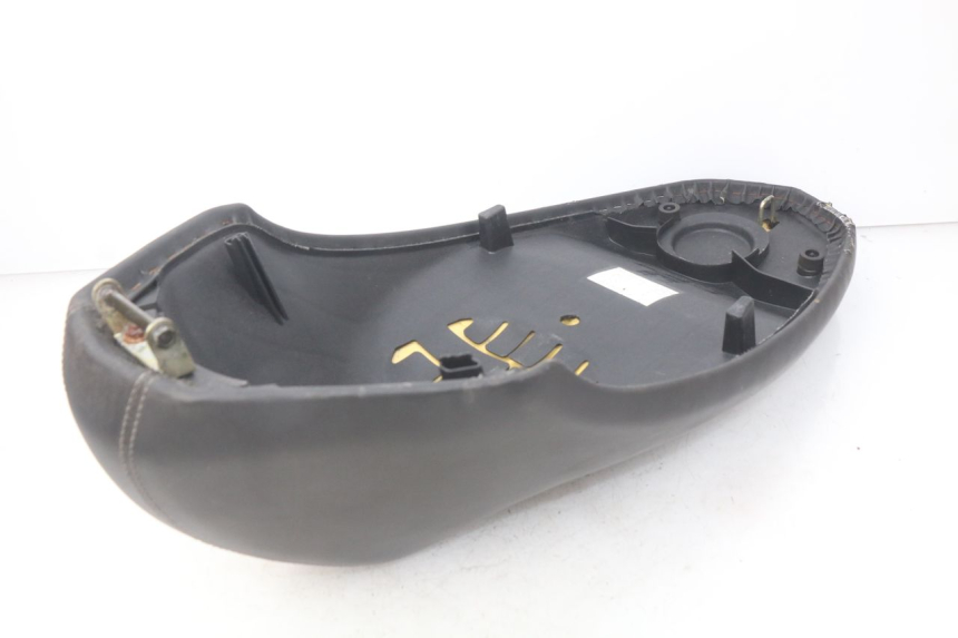 photo de SIEDZENIE PEUGEOT KISBEE 2T 50 (2010 - 2017) - Oznaczenia i referencje