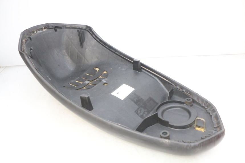 photo de SIEDZENIE PEUGEOT KISBEE 2T 50 (2010 - 2017) - Zbliżenie komponentów