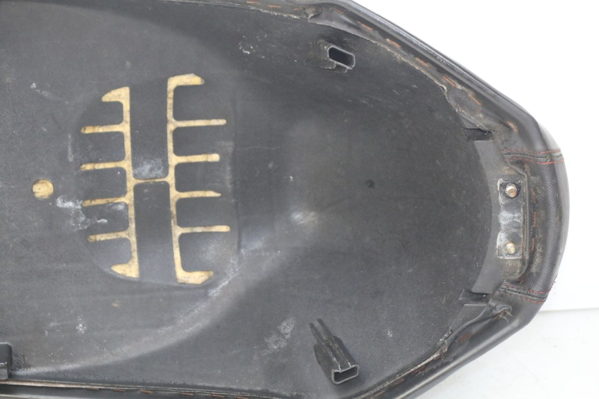 photo de SIEDZENIE PEUGEOT KISBEE 2T 50 (2010 - 2017) - Alternatywny kąt