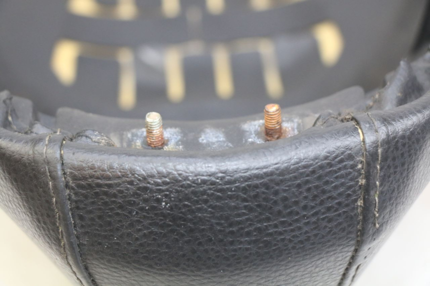 photo de SIEDZENIE PEUGEOT KISBEE 2T 50 (2010 - 2017) - Zbliżenie komponentów