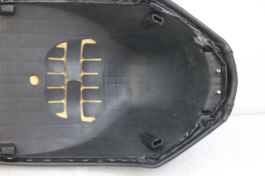 photo de SIEDZENIE PEUGEOT KISBEE 2T 50 (2018 - 2022) - Oznaczenia i referencje