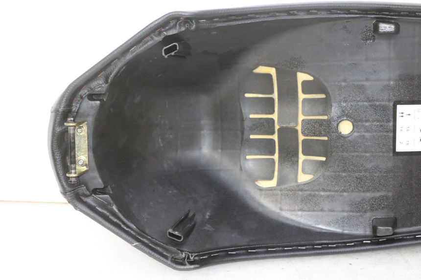 photo de SIEDZENIE PEUGEOT KISBEE 2T 50 (2010 - 2017) - Szczegóły charakterystyczne