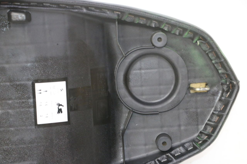 photo de SIEDZENIE PEUGEOT KISBEE 2T 50 (2010 - 2017) - Zbliżenie komponentów