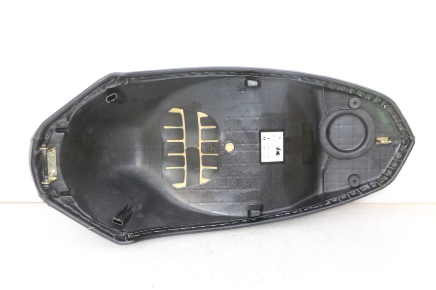 photo de SIEDZENIE PEUGEOT KISBEE 2T 50 (2010 - 2017) - Widok z bliska