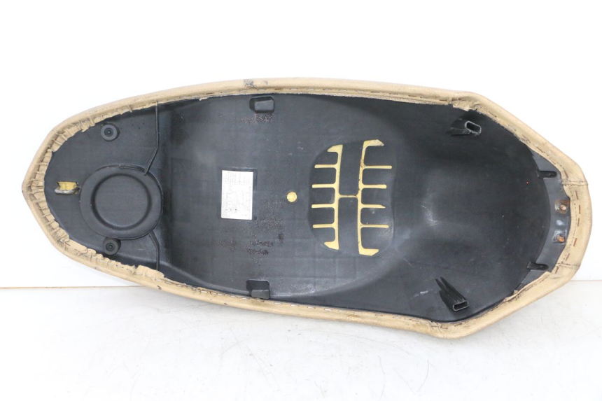 photo de SIEDZENIE PEUGEOT KISBEE 2T 50 (2010 - 2017) - Zbliżenie komponentów