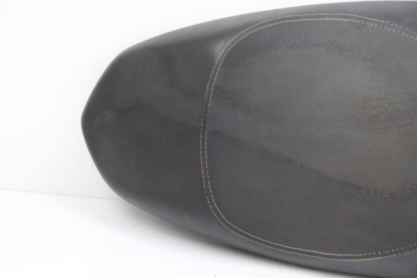 photo de SIEDZENIE PEUGEOT KISBEE 4T 50 (2018 - 2022) - Zbliżenie techniczne