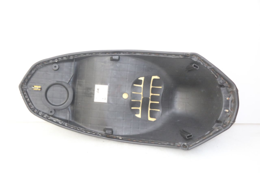 photo de SIEDZENIE PEUGEOT KISBEE 4T 50 (2018 - 2022) - Zbliżenie komponentów