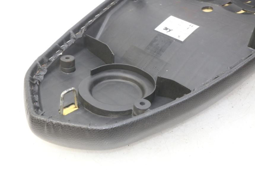 photo de SIEDZENIE PEUGEOT KISBEE 4T 50 (2018 - 2022) - Oznaczenia i referencje