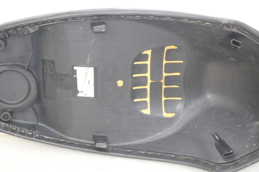 photo de SIEDZENIE PEUGEOT KISBEE 4T 50 (2010 - 2017) - Zbliżenie komponentów