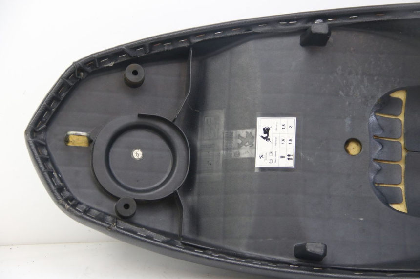 photo de SIEDZENIE PEUGEOT KISBEE 4T 50 (2018 - 2022) - Zoom stanu zużycia