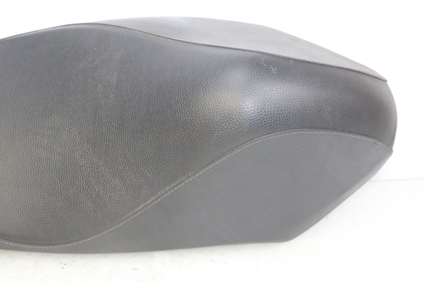 photo de SIEDZENIE PEUGEOT KISBEE 4T 50 (2018 - 2022) - Zbliżenie komponentów