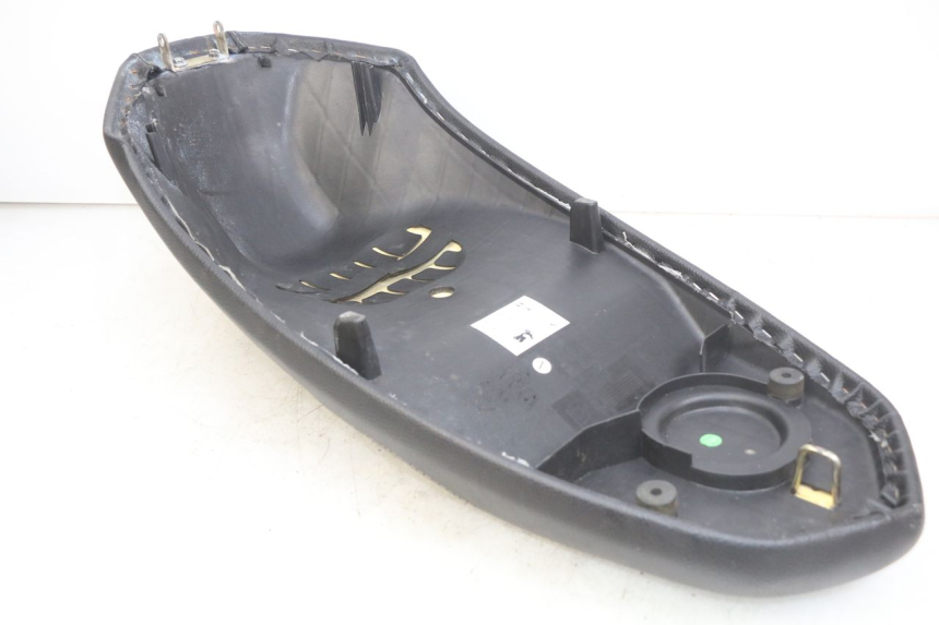 photo de SIEDZENIE PEUGEOT KISBEE 4T 50 (2018 - 2022) - Zbliżenie techniczne