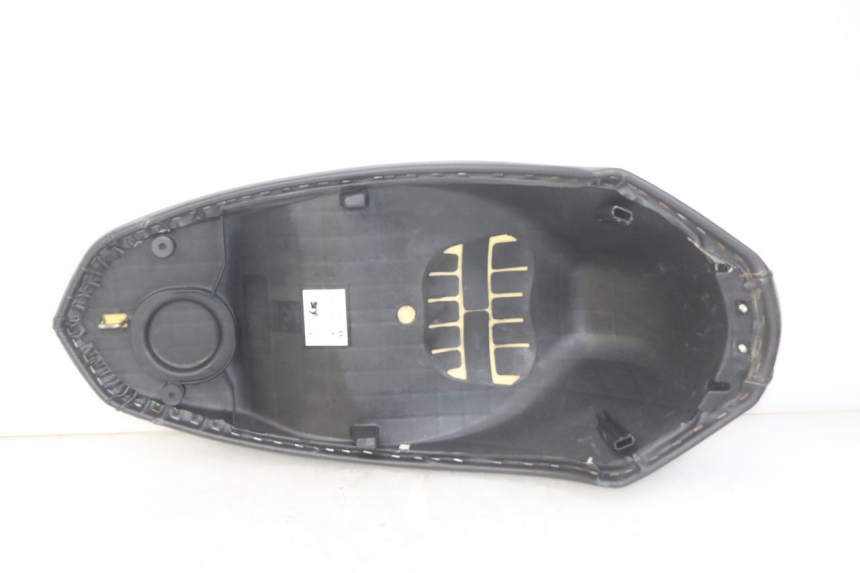 photo de SIEDZENIE PEUGEOT KISBEE 4T 50 (2018 - 2022) - Struktura - zbliżenie