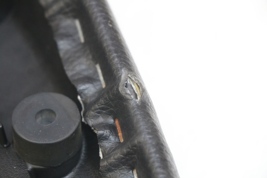 photo de SIEDZENIE PEUGEOT KISBEE 4T 50 (2018 - 2022) - Zoom stanu zużycia