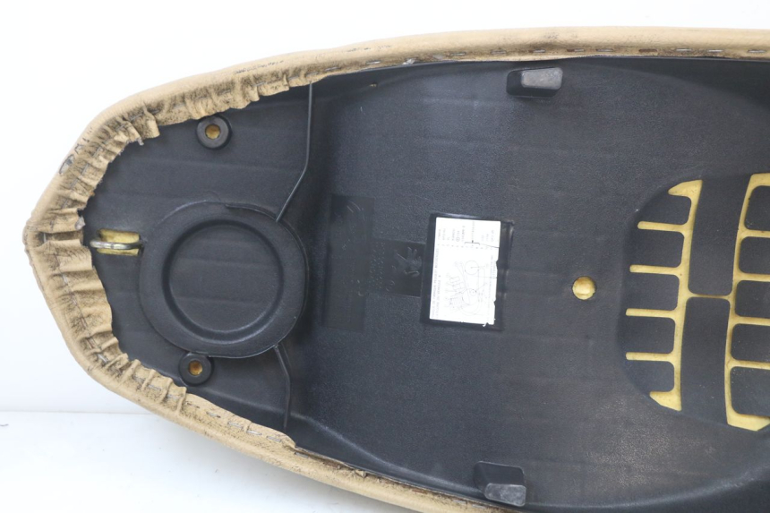 photo de SIEDZENIE PEUGEOT KISBEE 4T 50 (2010 - 2017) - Oznaczenia i referencje