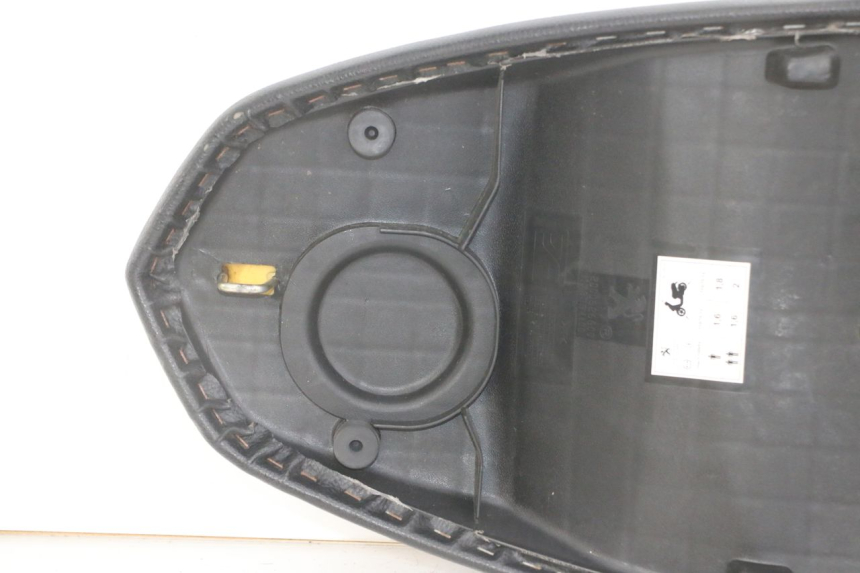 photo de SIEDZENIE PEUGEOT KISBEE 4T 50 (2018 - 2022) - Zbliżenie komponentów