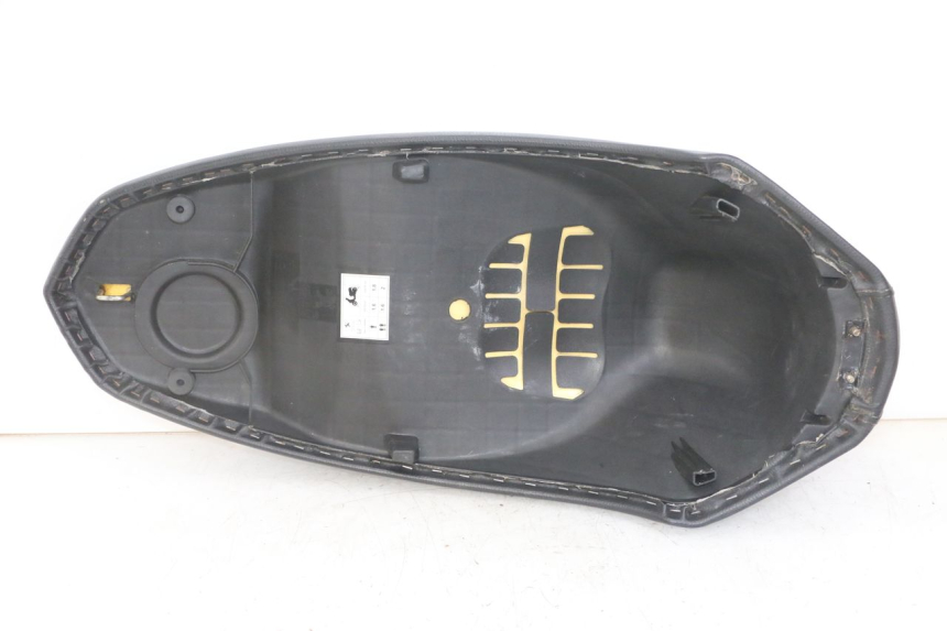 photo de SIEDZENIE PEUGEOT KISBEE 4T 50 (2018 - 2022) - Widok z bliska