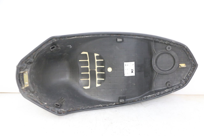 photo de SIEDZENIE PEUGEOT KISBEE 4T 50 (2018 - 2022) - Zoom stanu zużycia