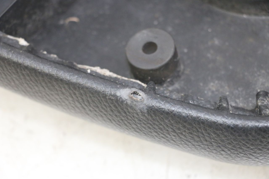 photo de SIEDZENIE PEUGEOT KISBEE 4T 50 (2018 - 2022) - Stan powierzchni