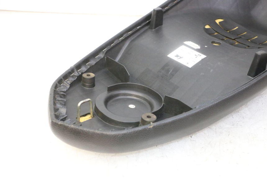 photo de SIEDZENIE PEUGEOT KISBEE 4T 50 (2018 - 2022) - Stan powierzchni