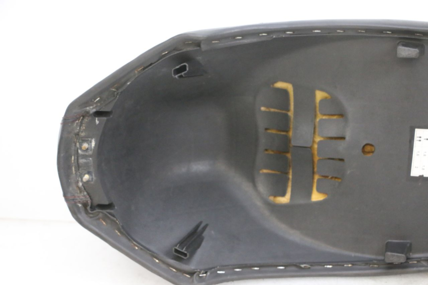 photo de SIEDZENIE PEUGEOT KISBEE 4T 50 (2018 - 2022) - Struktura - zbliżenie