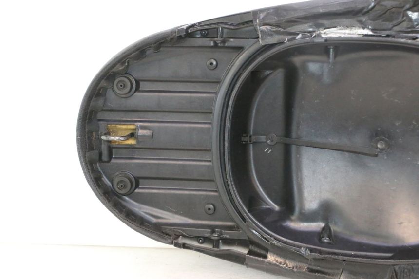 photo de SIEDZENIE PIAGGIO LIBERTY IGET 4T 50 (2021 - 2025) - Zoom stanu zużycia