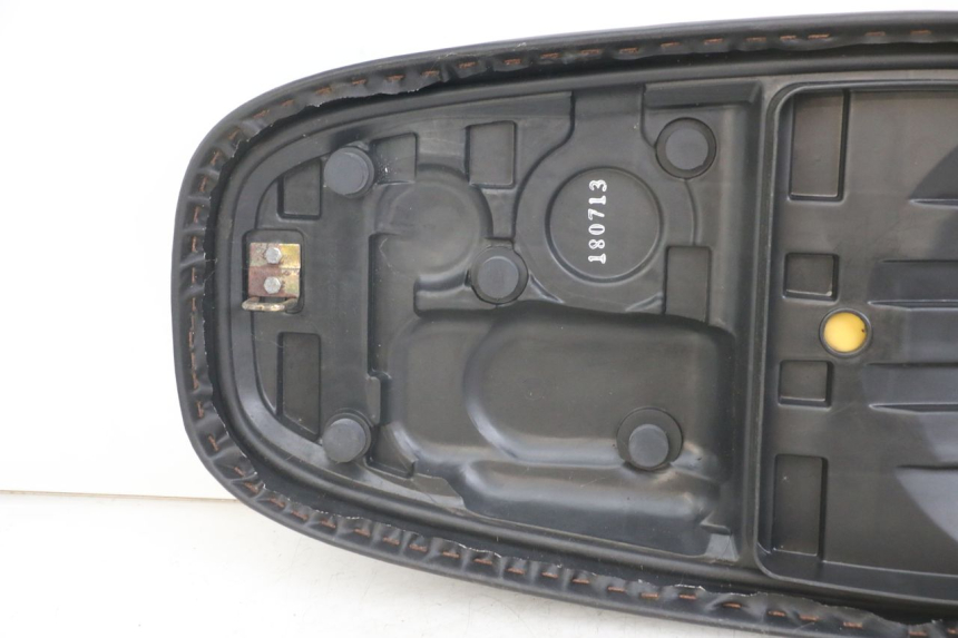 photo de SIEDZENIE KYMCO LIKE 125 (2009 - 2016) - Struktura - zbliżenie