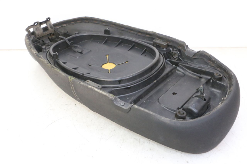 photo de SIEDZENIE PIAGGIO LXV 4T 50 (2009 - 2013) - Widok z bliska