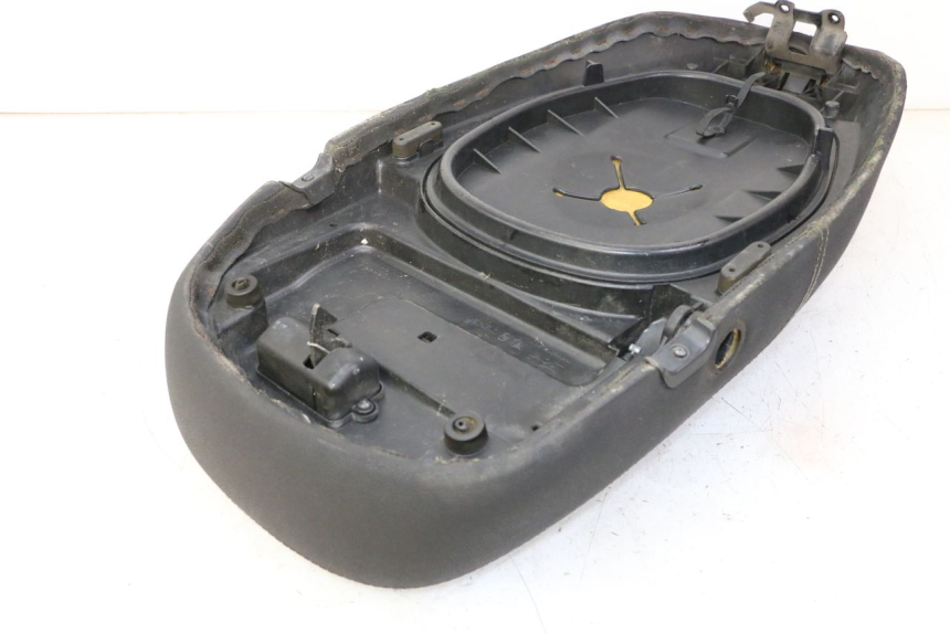 photo de SIEDZENIE PIAGGIO LXV 4T 50 (2009 - 2013) - Zdjęcie dodatkowe