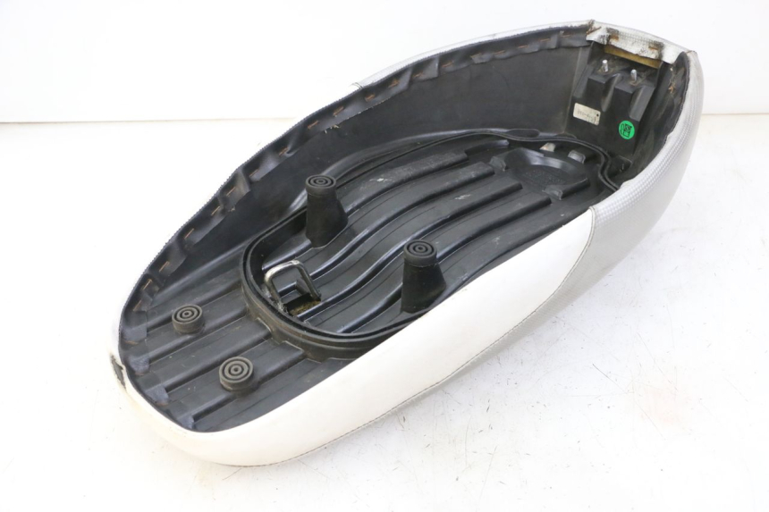 photo de SIEDZENIE MBK BOOSTER SPIRIT NAKED 50 (2004 - 2017) - Zbliżenie techniczne