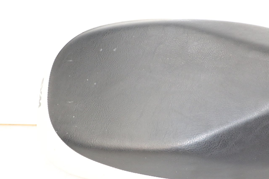 photo de SIEDZENIE SYM MIO 50 (2011 - 2017) - Szczegóły charakterystyczne