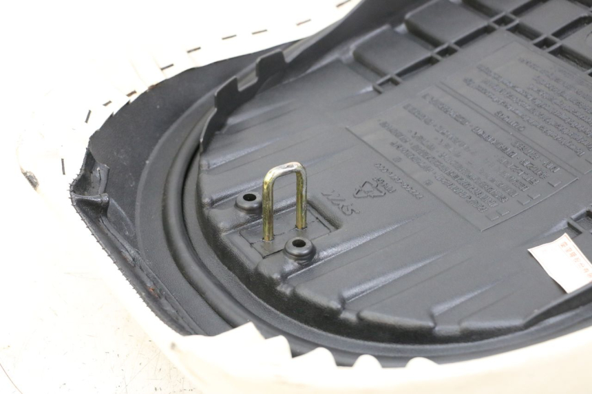 photo de SIEDZENIE SYM MIO 50 (2011 - 2017) - Inny kąt widzenia