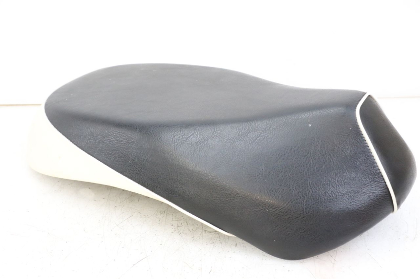 photo de SIEDZENIE SYM MIO 50 (2011 - 2017) - Oznaczenia i referencje