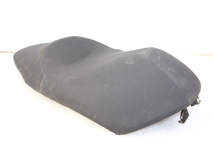 photo de SIEDZENIE PIAGGIO MP3 HPE 310 (2024 - 2025) - Zbliżenie komponentów