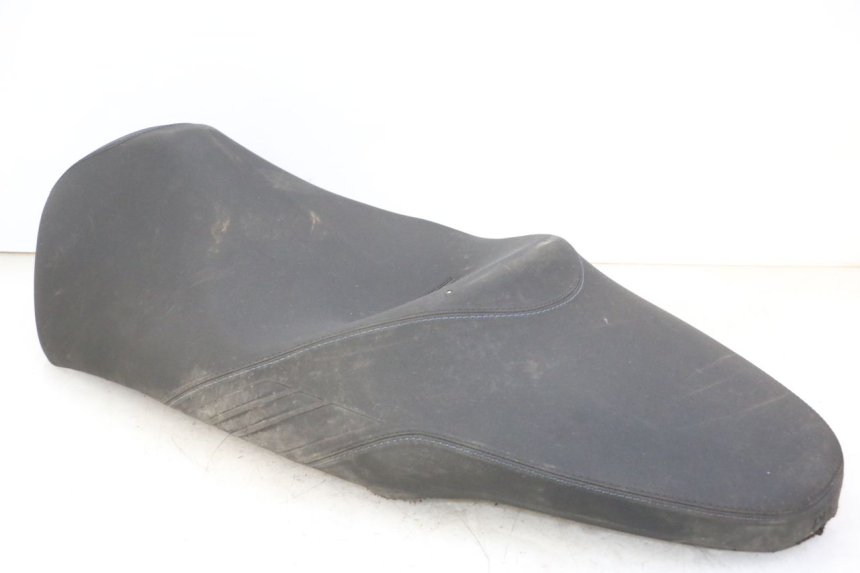 photo de SIEDZENIE PIAGGIO MP3 HPE 310 (2024 - 2025) - Struktura - zbliżenie