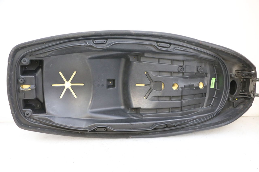 photo de SIEDZENIE PIAGGIO MP3 HPE 350 (2018 - 2020) - Szczegóły charakterystyczne